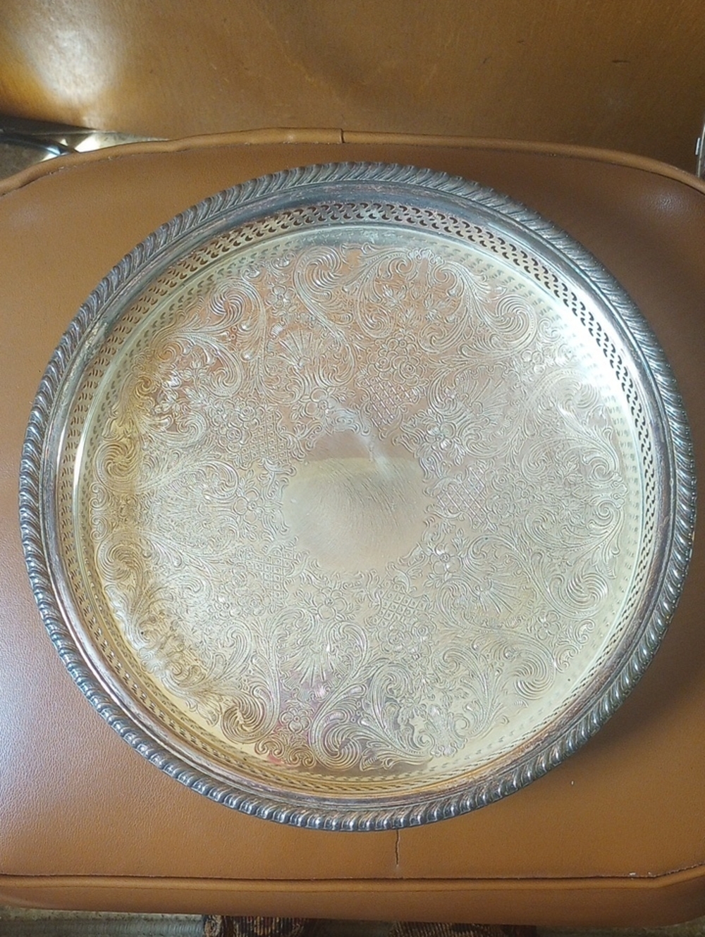 Classic Traditional Wm Rogers 671 Etched Silverplate Round Tray w/ Ornate Design